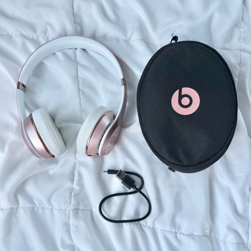 Beats by Dr. Dre Solo3 Rose Gold Wireless Headphones